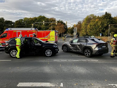 Paderborn: Verkehrsunfall mit zwei beteiligten PKW

Am Sonntag, den 19.10.2025 gegen 09:28 Uhr wurden die Einsatzkräfte der F...