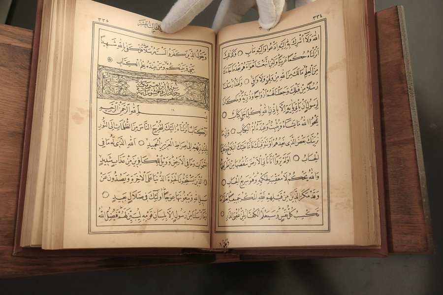مصحف مطبوع عام 1887 ميلادي في اسطنبول في عهد دولة الخلافة العثمانية غلاف مقشش. product image (3)