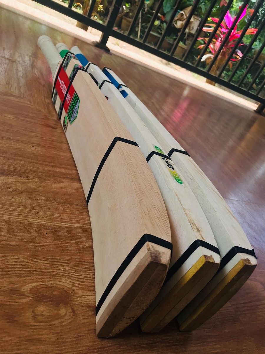 Epic Thunderbolt: Sri Lankan Masterpiece - Hard Tennis Ball Cricket Bat (MRI) product image (4)