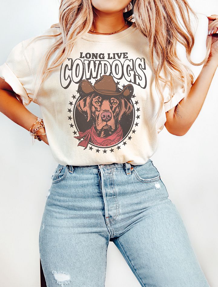 Vizsla Cowboy Dog Unisex T-Shirt | Vintage-Style Western Cowdog Wearing a Cowboy Hat and Bandana product image (11)