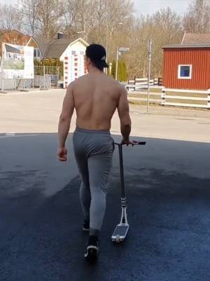 6 whip? 😛 #scootering #worldsfirst #shredded