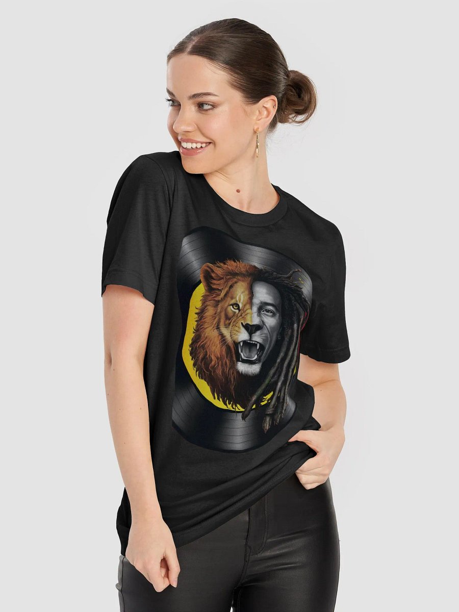 Jammin' Lion: Unisex Rasta & Reggae Vinyl Record T-Shirt product image (8)
