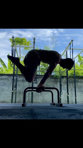 Testing my Advanched Tuck Pkanche maximal. Around 12 seconds. Big improvements, but still need a lot of work to fix the postu...