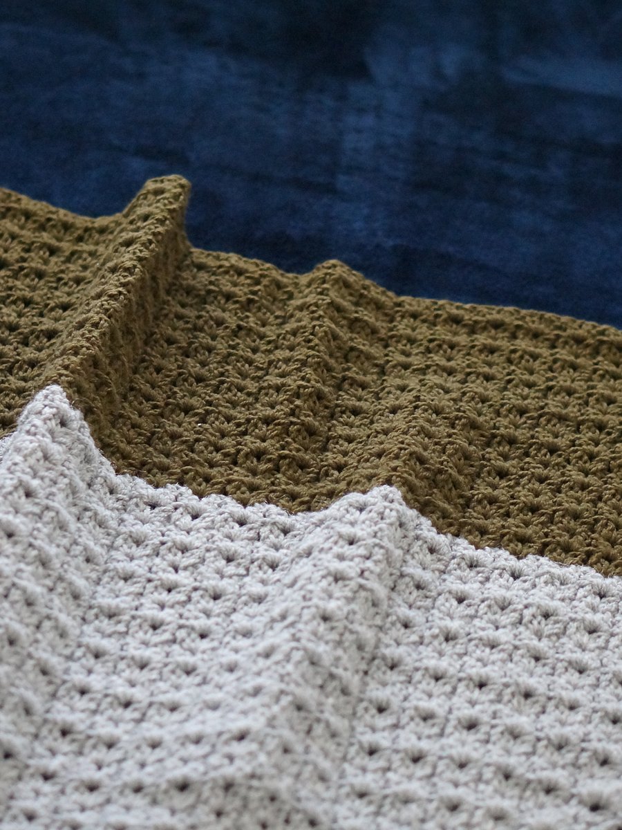 Cluster V stitch triangular shawl pdf pattern product image (4)