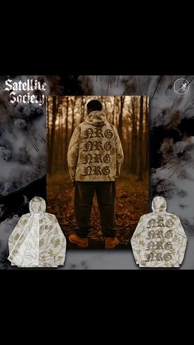 With the cooler weather on the way, I decided to drop the first of the Carolina Camo windbreakers on the site. This is the Pi...