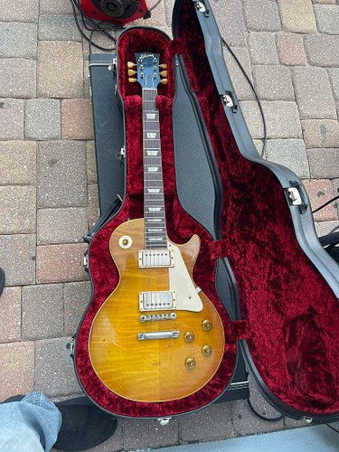 Even on the hard days I find signs of happiness. Grateful I Got to play this ACTUAL 1959 Gibson LP tonight cause of my awesom...