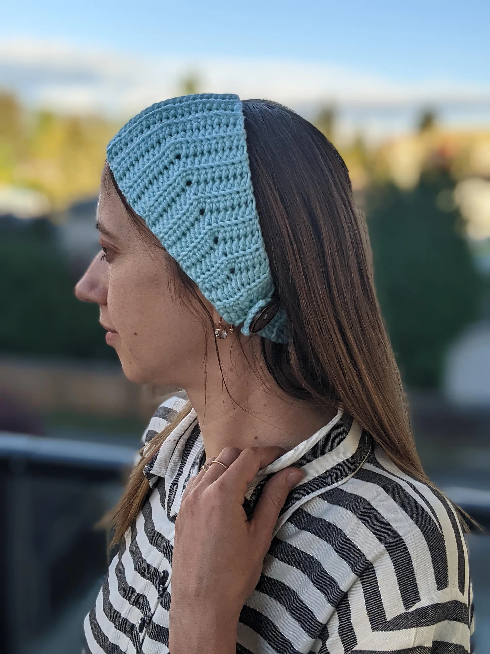 Crochet Headband with a Button Closure Pattern product image (5)