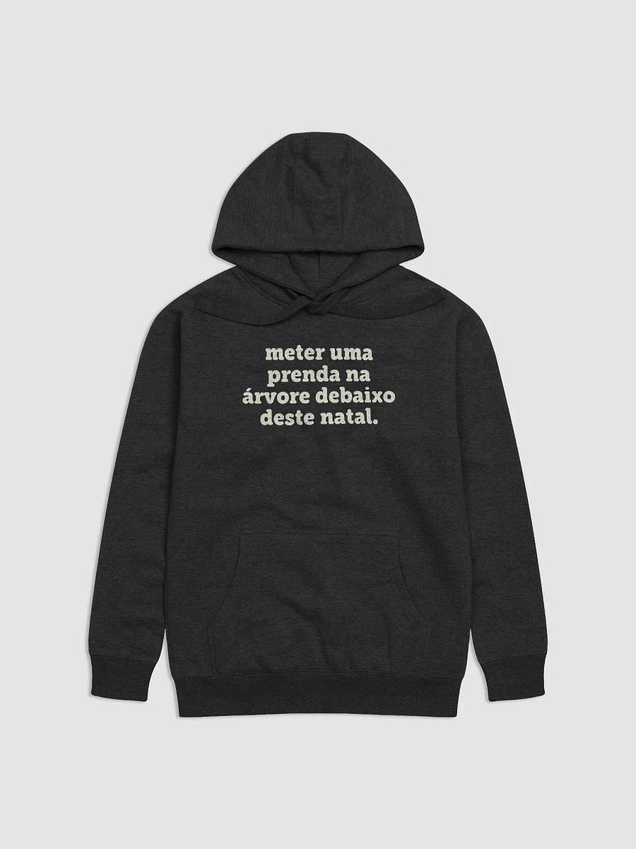 meter uma prenda na árvore debaixo deste natal. | Hoodie product image (1)