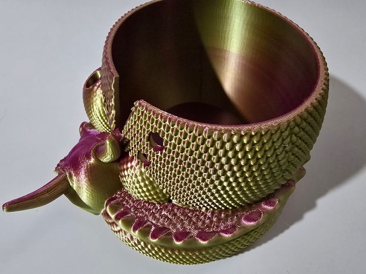 Purple to Green Dragon Yarn Bowl 3D printed 🐑 product image (2)