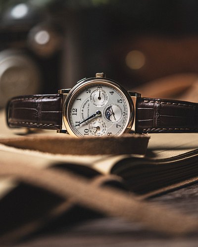 If you know… you know.
The A. Lange & Söhne 1815 Annual Calendar in 18K Rose Gold isn’t just a watch—it’s a quiet flex for pe...