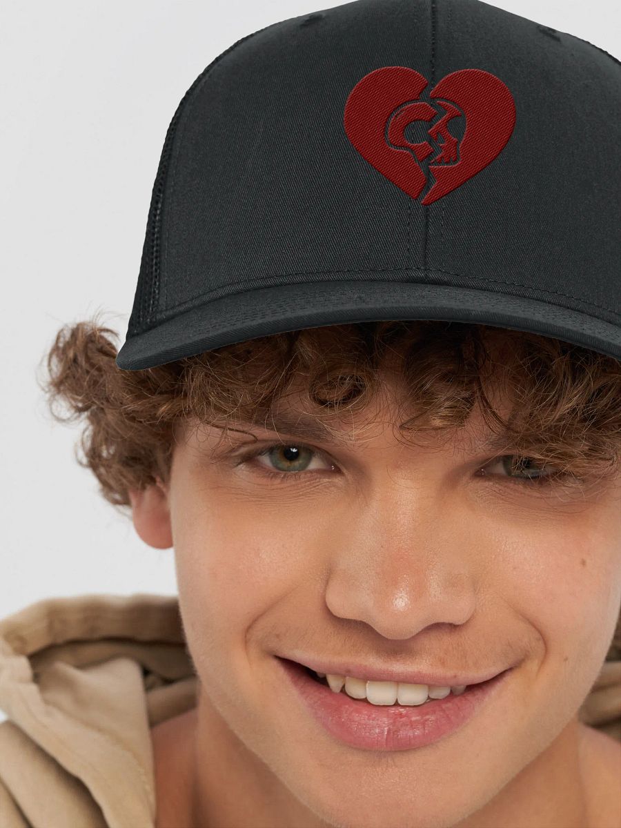 Broken heart skull hat product image (8)