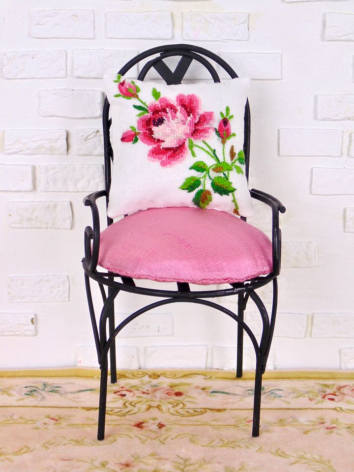 1:6 scale metal chair for 12” fashion dolls product image (1)