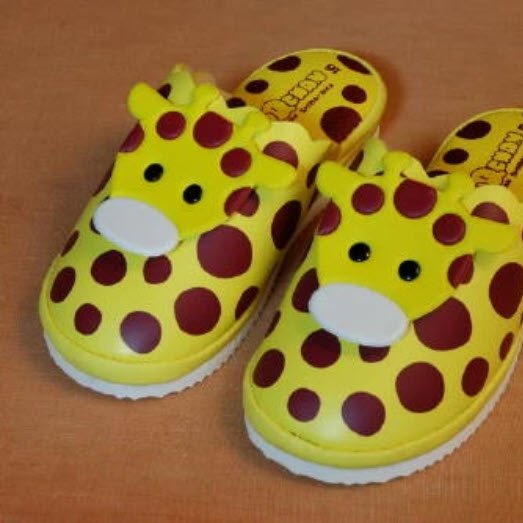 🎎 Japanese Piko Piko Children’s Squeaky Sandals – Classic Summer Footwear product image (1)