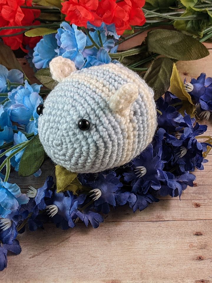Snowflake Bee Plush product image (1)
