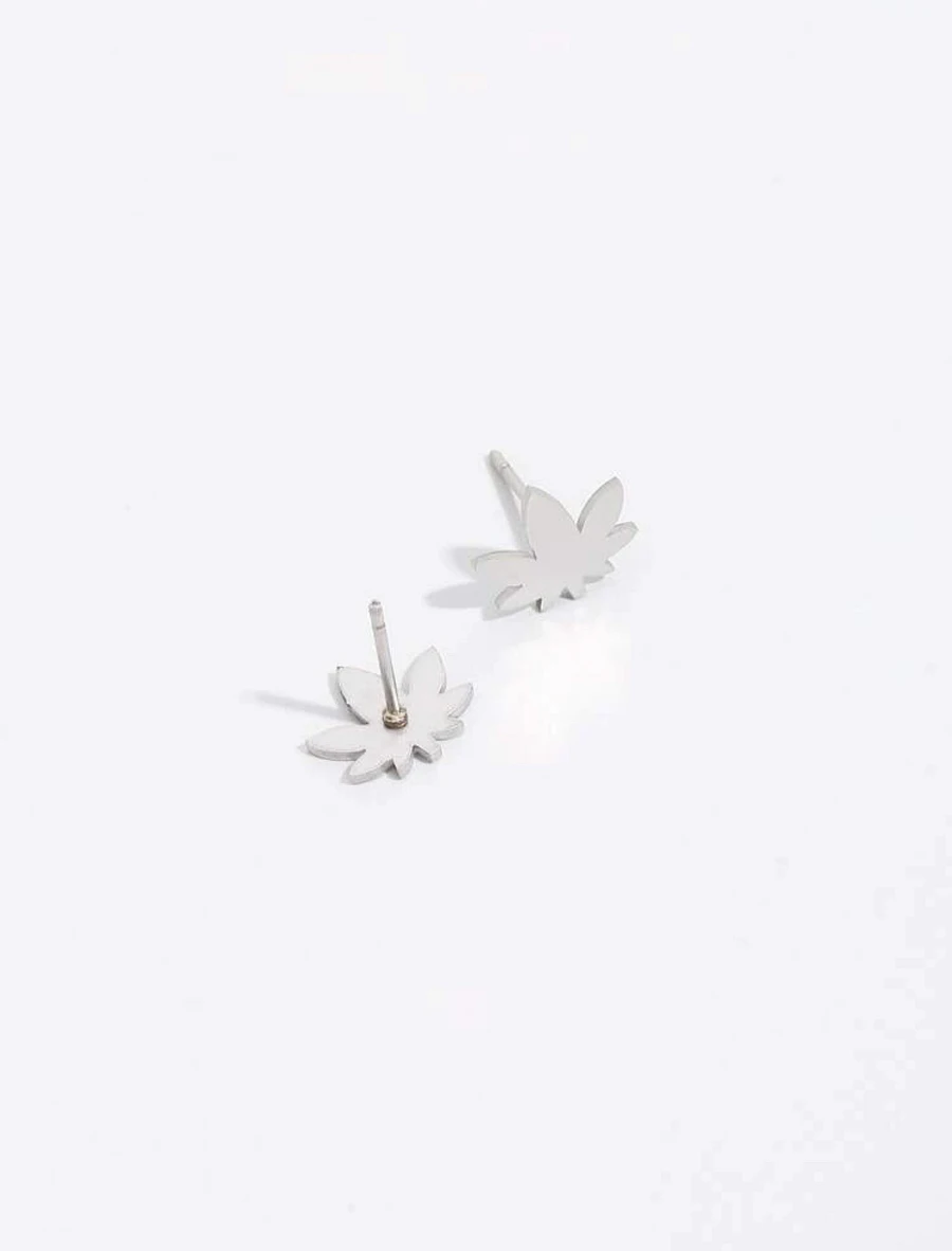 STYLISH SILVER GUNJA LEAF STUD EARRINGS product image (2)