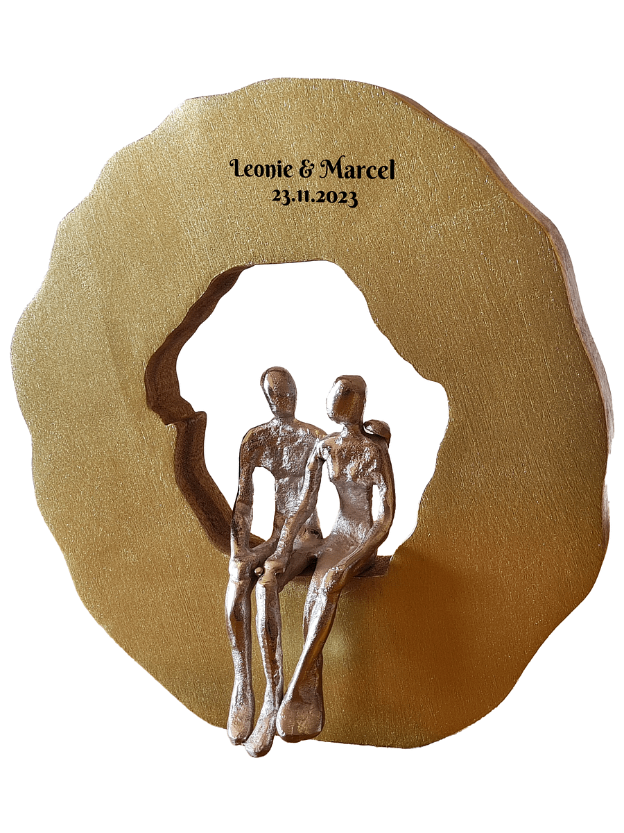 Goldene Hochzeit Geschenk | Handgefertigte Mangoholz Skulptur | Front Gold mit Metall Paar | Personalisierbare Lasergravur | Deko | 33x30 cm product image (3)