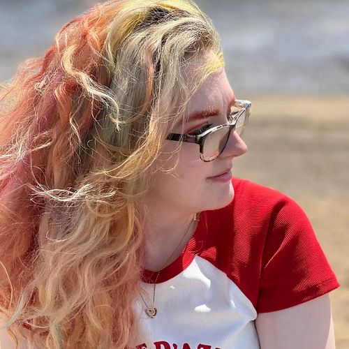 Finally feeling like summer 🌞, can't wait for the busy month I have ahead of me! 
.
.
.
#sun #summer #bluesky #beach #holiday...