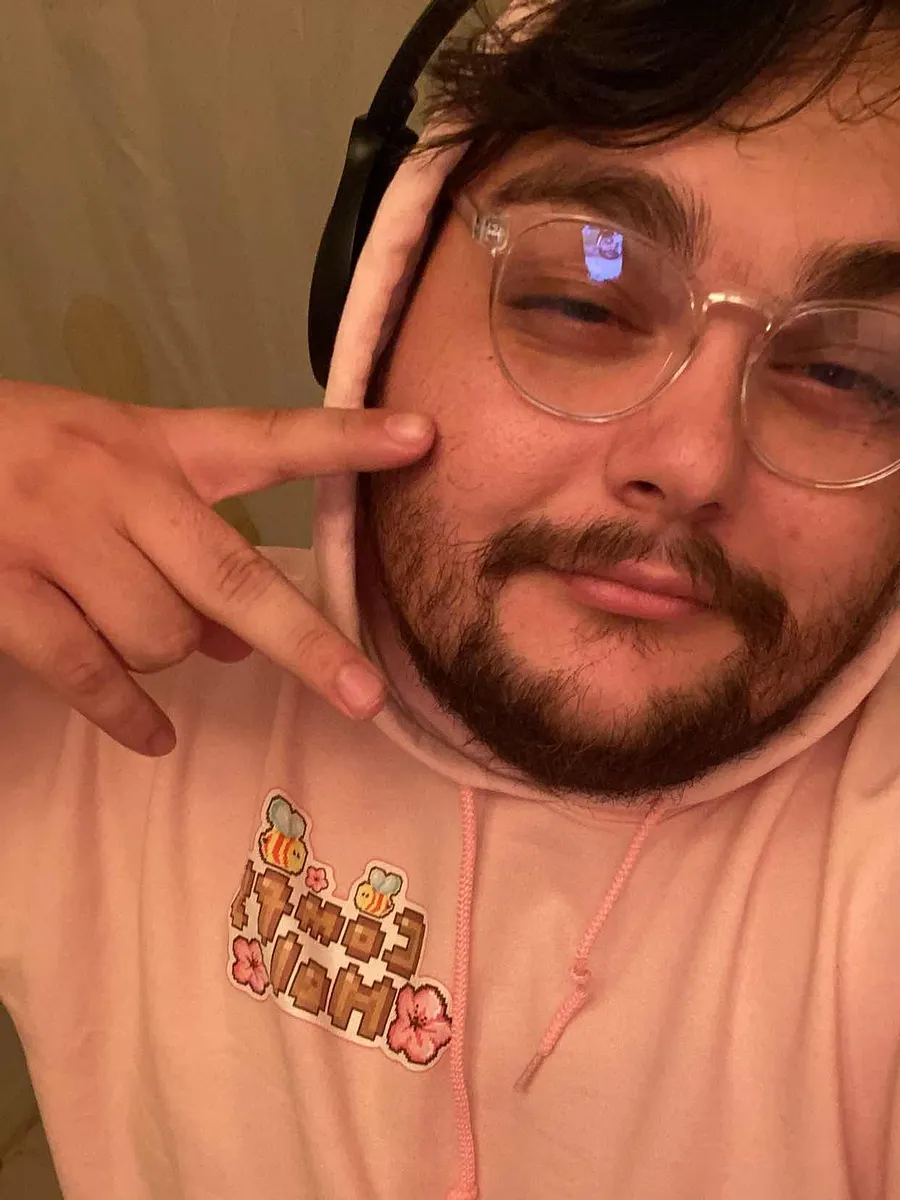 comfy logo hoodie product image (2)