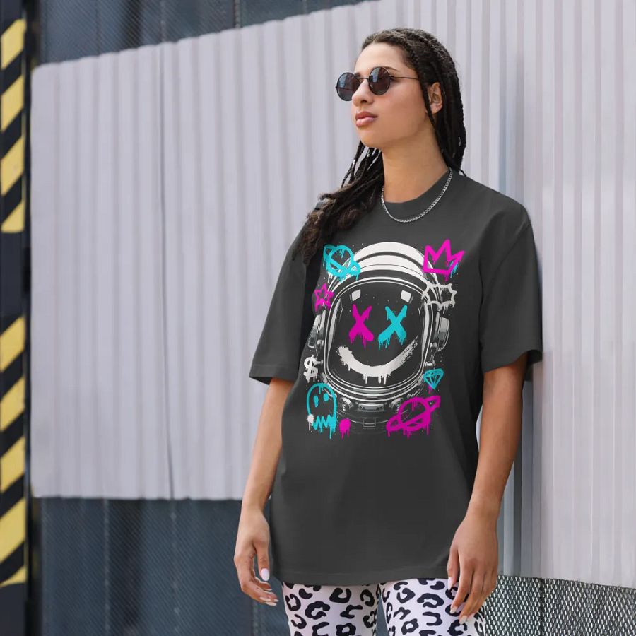 Urban Astronaut Graffiti - Oversized Tee product image (8)