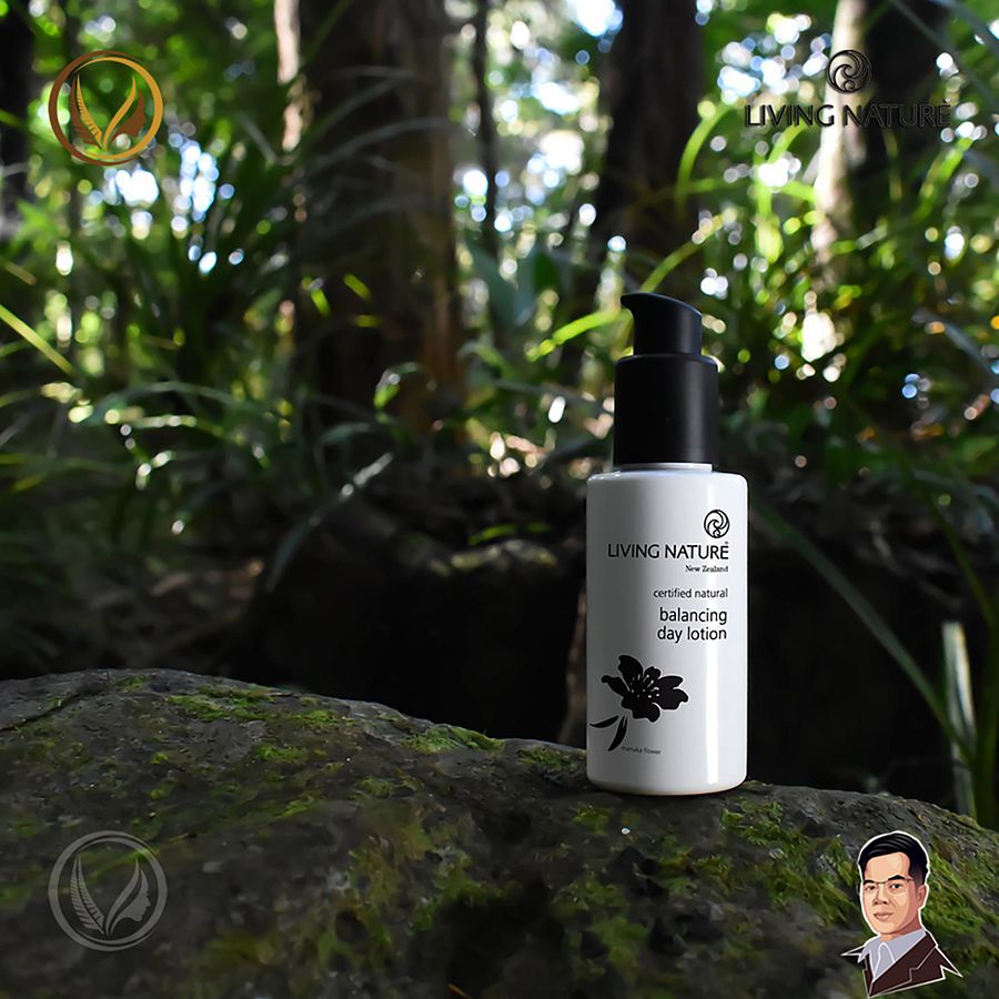 Lotion dưỡng ẩm ban ngày da dầu mụn Living Nature Balancing Day Lotion 60ml product image (3)