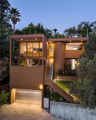Another week full of stunning homes hitting the market 🏠
More info info about these midcentury gems in this week's free newsl...