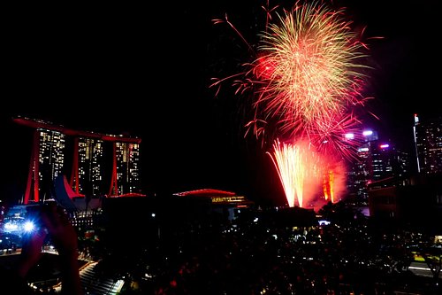 i saturday time saturdayy timee i got gott slowlyy to go goo take photo time takee photoo timee fireworks time fireeworkks ti...