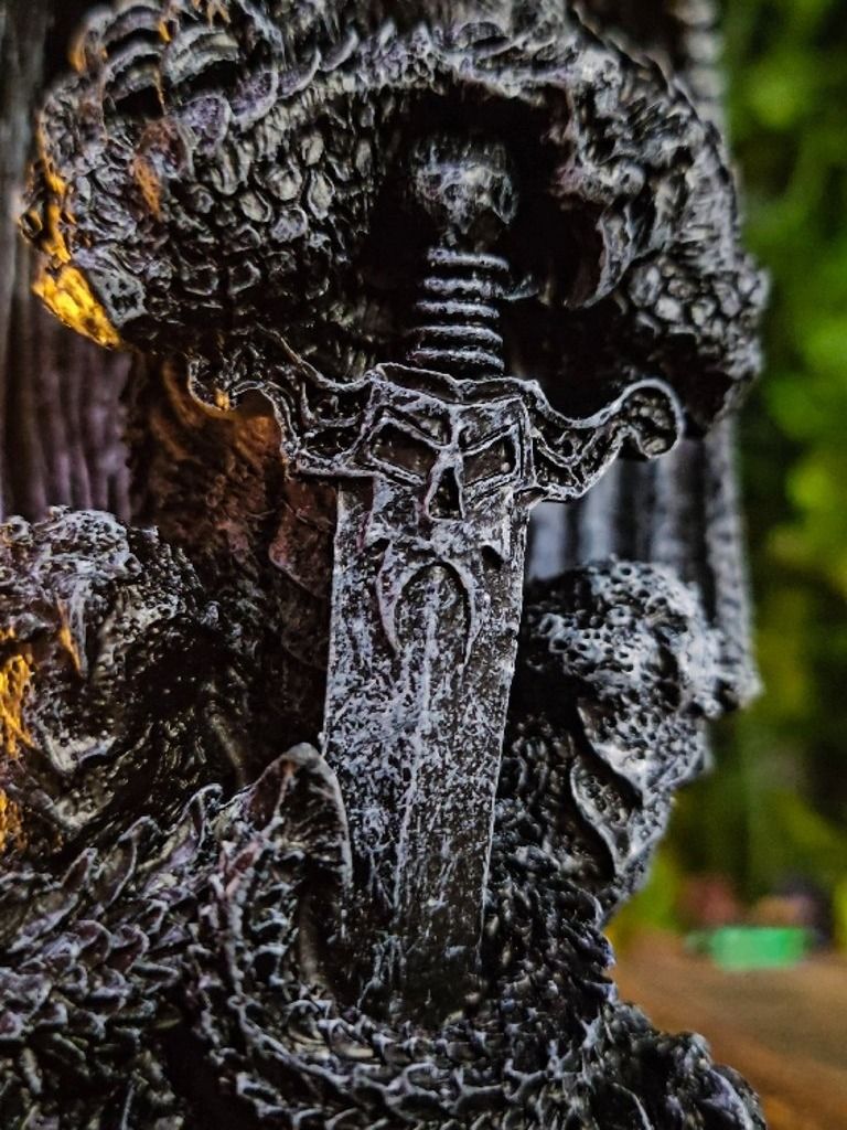 The Armored Kingdom Draconian Sword Guardian of the Realm Dragon Statue product image (2)