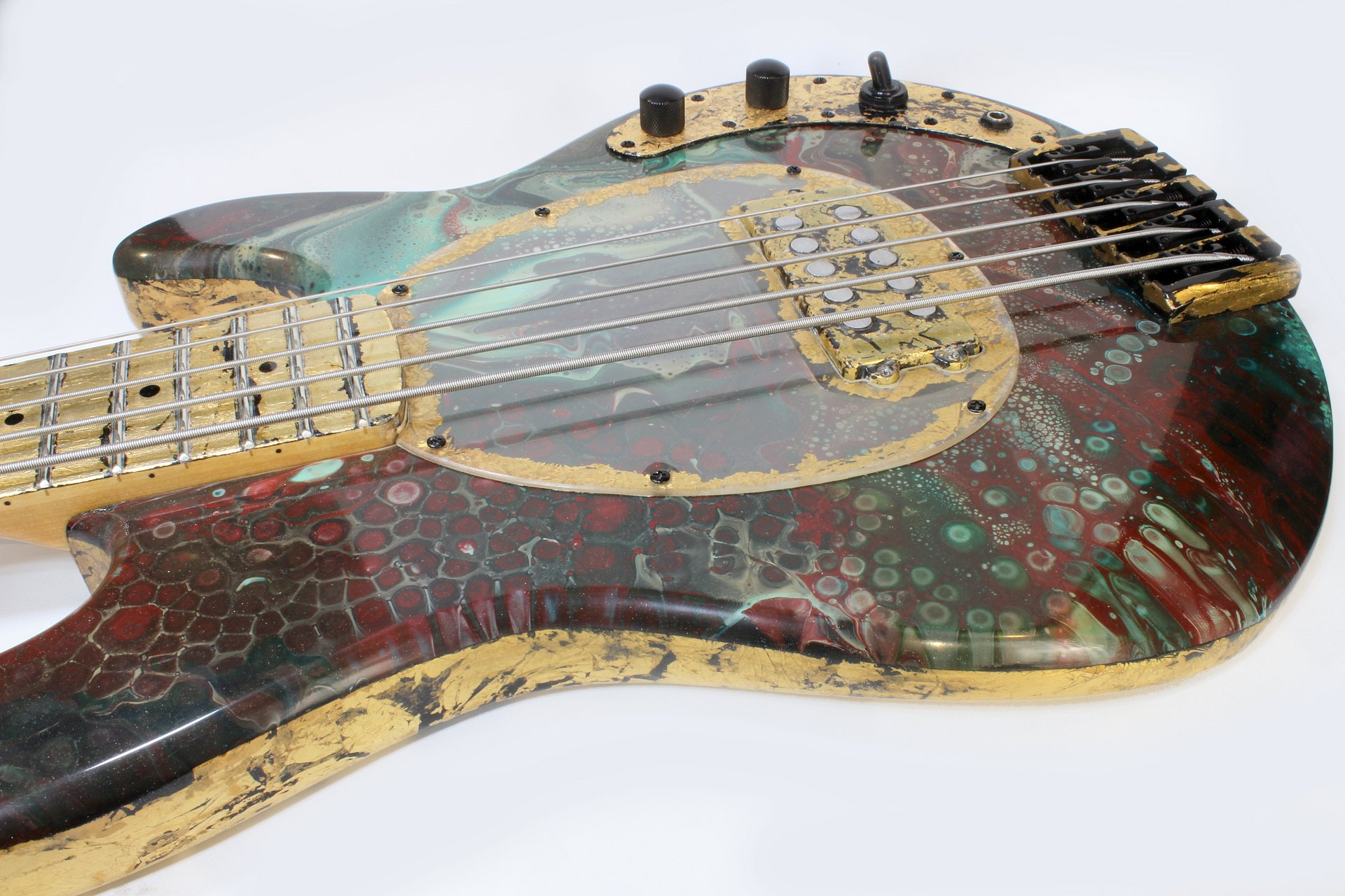 The Atlantis 5-String Bass – Handcrafted Artistry Meets Exceptional Playability product image (7)