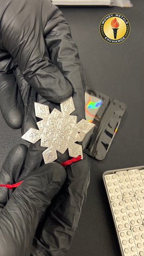 Christmas Silver Snowflake Ornament

https://www.moneymetals.com/snowflake-silver-12-troy-ounce-999-pure/1809

This luxurious...