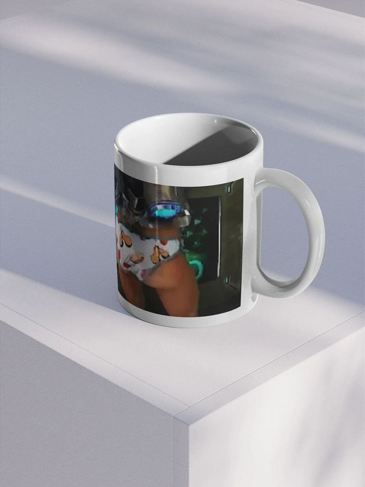 DRINK COFFEE WITH Qu33n0fDrag0ns product image (2)