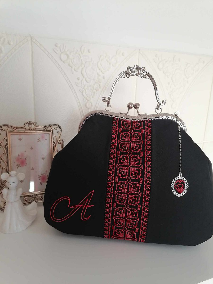 Traditional handbag style product image (3)