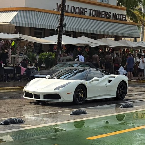 Car spotting in Kansas is not the same at it is in Miami 😍
