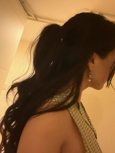 I had a nice hair day, therefore I had a good day. 💕
I went to the farmers market, and saw very cute dogs and cats🥰
And I eve...