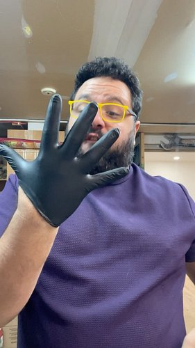 Je viens d’apprendre une nouvelle méthode pour mettre des gants de latex plus rapidement! 🤯 #tutoriel