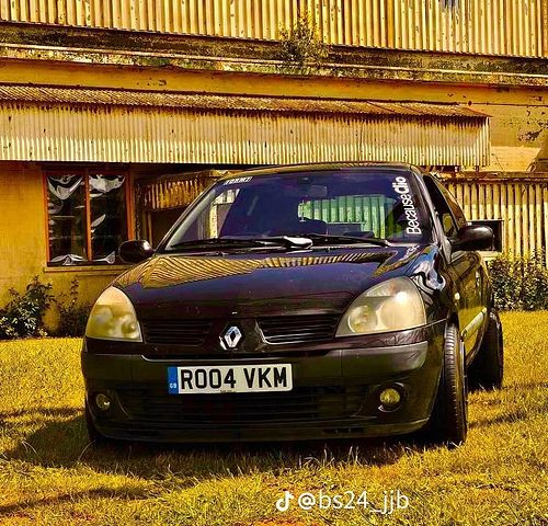 This is the start of something new on to bigger and better 💪💪 #biggerandbetter #follow #newstart #renaultsport #renault  #ren...