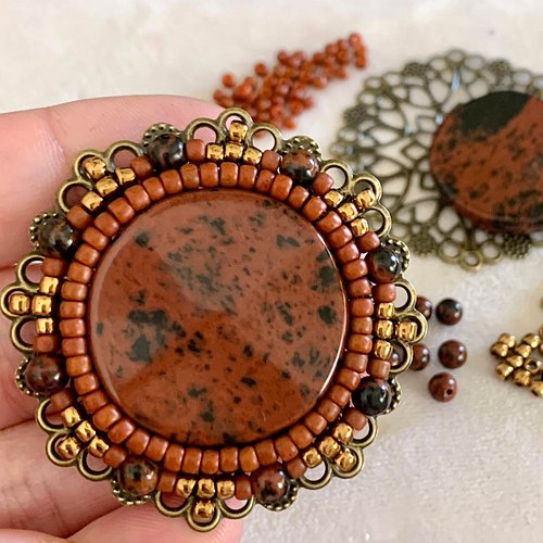 ✨ On my bead mat! This pendant comes from the contents of the Bargain Bead Box “Sweater Weather,” with the help of two colors...