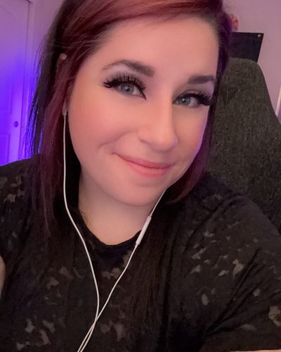 Glasses or no??

#love #selflove #motivation #weightloss #weightlossjourney #streamer #twitch