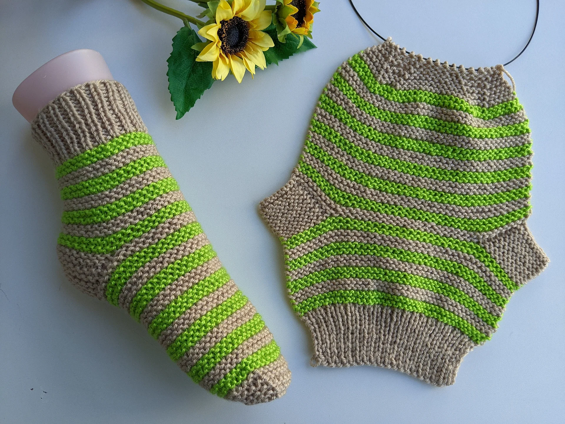 Flat Knit Two-Needles Two-Color Socks Pattern product image (7)