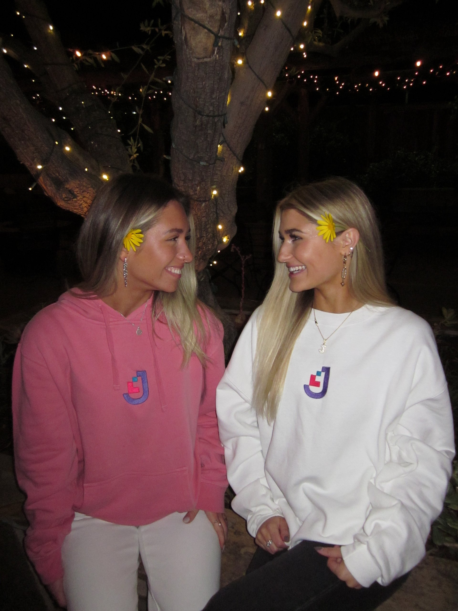 JENNAH CLASSIC EMBROIDERED CREWNECK product image (6)