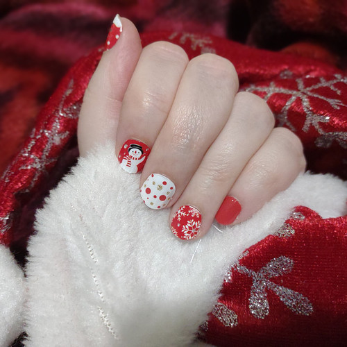 Played Mix n Match with two #christmas sets by @lilyandfox this time around. I've really enjoyed wearing nail wraps this year...