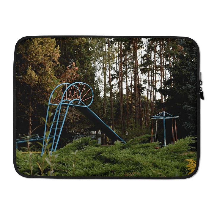 Laptoptasche - Verlassener nostalgischer Spielplatz im Wald product image (2)
