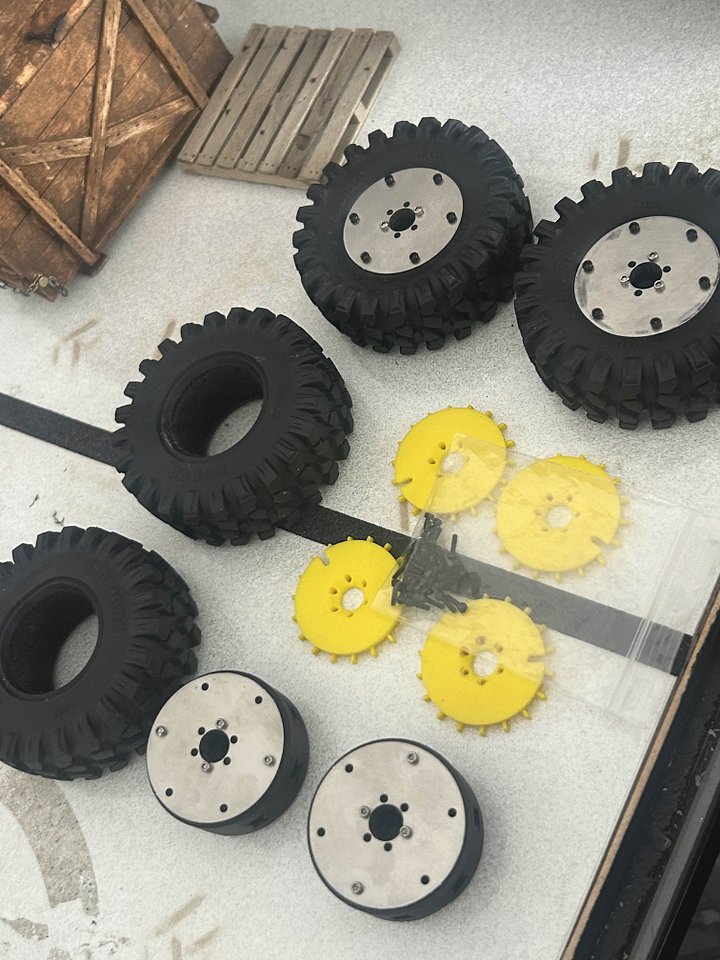 Coop 1.3 Wheels / Injora tires product image (2)