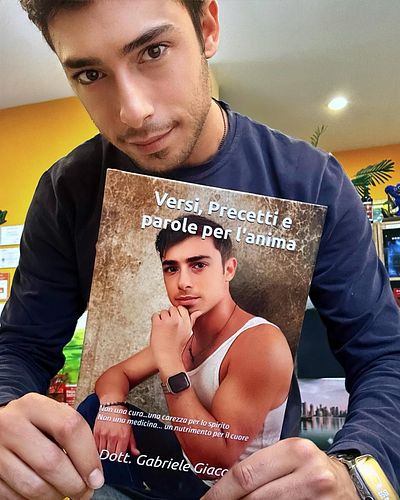 Finalmente è arrivato #libro #poesie https://amzn.eu/d/5wDF9Es