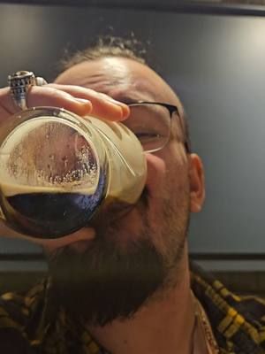 Replying to @that_guyonfire013  breaking the hiatus for this comment - I swear I can do it 100% #hiatus #guinness #splitting #g #fyp #couple #drink #shot #sposdo 