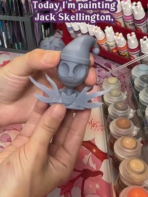 🎃 Painting Jack Skellington 🖤 This large-scale mini was sent to us by Mojo Modelling on IG — thank you! I started with gray and white zenithal priming to prep for contrast paints. The red contrast on the hat let the highlights show through nicely, and Black Templar on the suit helped keep the gradients. Added some Nuln Oil shading and finished with freehand white stripes on the suit for that classic Jack look. Ready for Halloween or Christmas! Check out mojo_modelling on IG for more of their mini painting. #miniaturepainting #nightmarebeforechristmas #contrastpaint #zenithalpriming #halloween