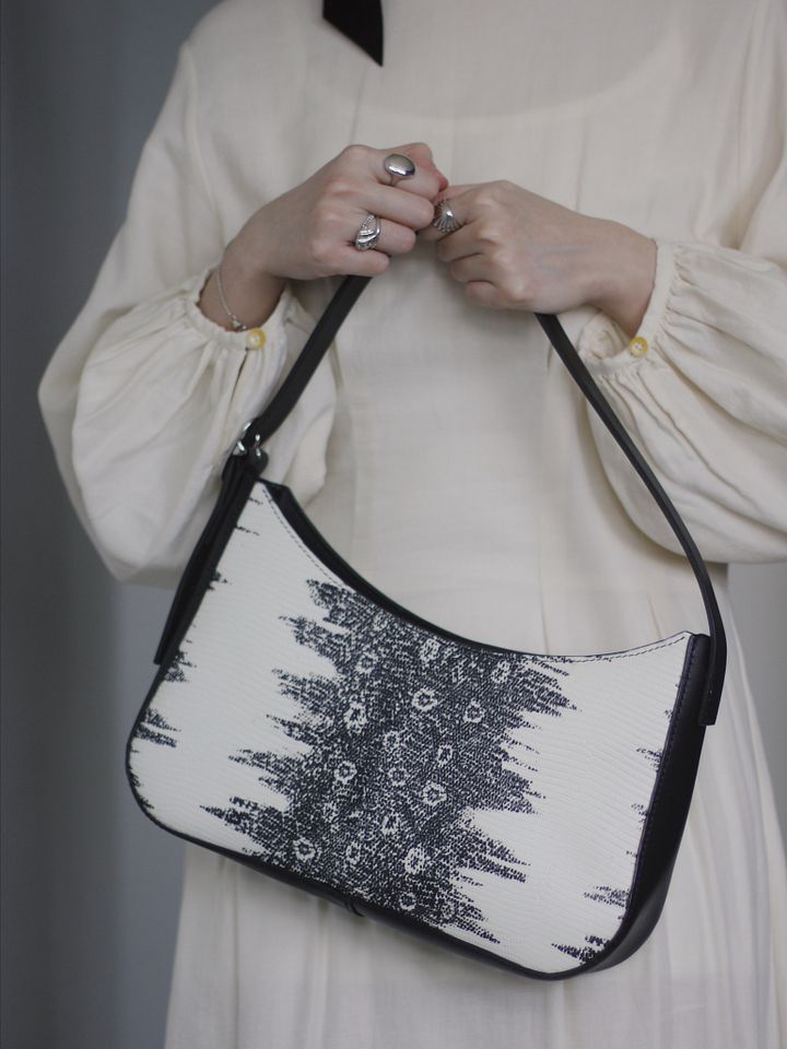 Lizard-embossed Leather Shoulder Bag – L product image (2)