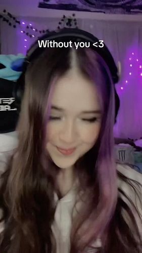 TAG THEM <33 I hope y’all r doing SO good - what’s your favourite thing in my background?? 
#fyp #roscumber #egirl #viral #ga...