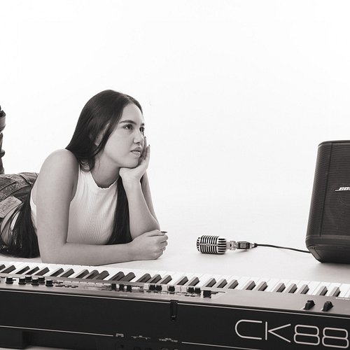 b&w 

📸: @visionphotography.sg