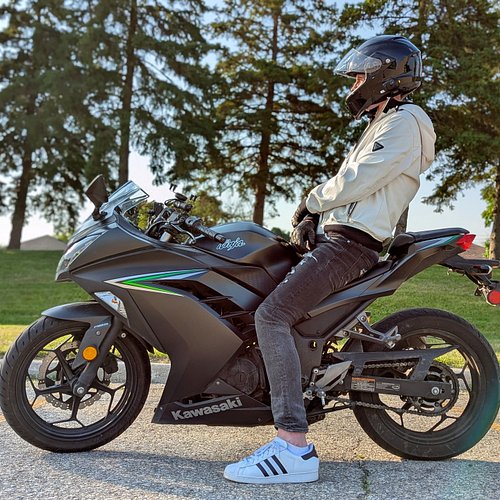 🌞Sunny days = rides in the neighbourhood. Love my lil guy. Ever since I was a kid I wanted a Ninja, so 8 years ago I picked o...