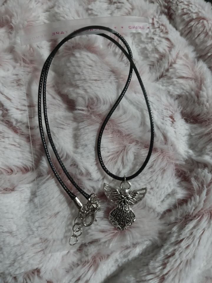 Boss momma silver angel necklace product image (1)